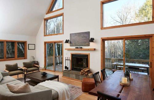 Private Chalet with Fire Pit Deck and Large Yard - Foto 1