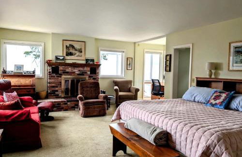 Spacious Waterfront Cottage with Private Beach and Deck, Near Acadia National Park in Hancock Point, Maine - Foto 10