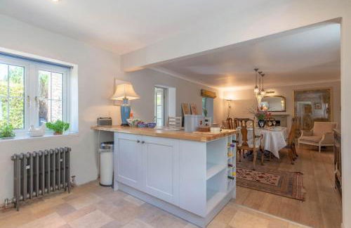 Storm Cottage - Photo 3