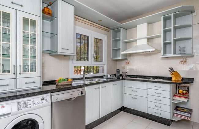 3 bedroom House in Benalmádena with private pool and garden - Photo 4