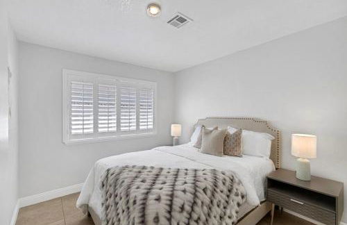 Vacation Home in Vegas w Pool 2 mile to Strip - Foto 40