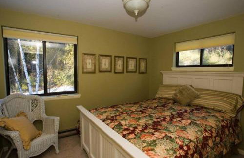Secluded and Cozy Townhome at Tripp Lake - Foto 3