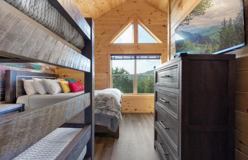 Smoky Bear Splash Top Rated Private Pool Cabin with Hot Tub, Mtn Views, Arcade Games, Excellent Location - Foto 32