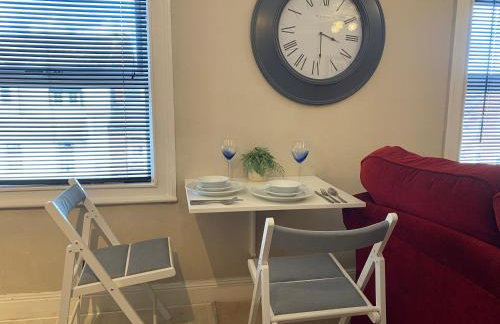 Bedford Contractor Base Sleeps 3 Secure Van Parking Fast WiFi - Foto 4