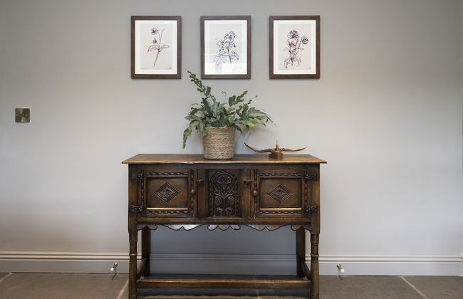 JOIVY Exceptional Cottage W/ Stunning Country Views - Photo 31