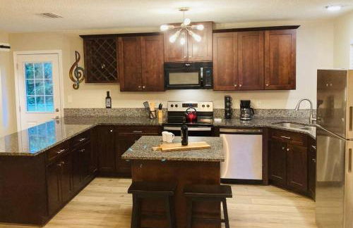 Pensa-Cozy Downtown bungalow, w/ backyard oasis! - Foto 18