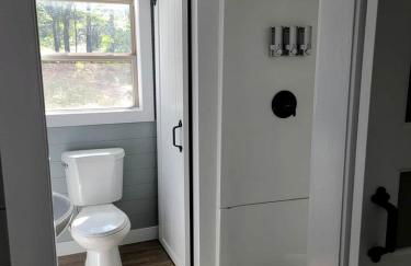 Romantic Glamping Getaway Perfect for Quality Time with Your Partner: Cute Tiny House near Owensville, Missouri - Foto 9