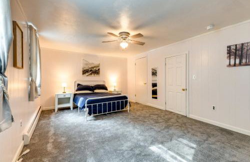 Steps to Crystal Lake Spacious Retreat with Views - Foto 27