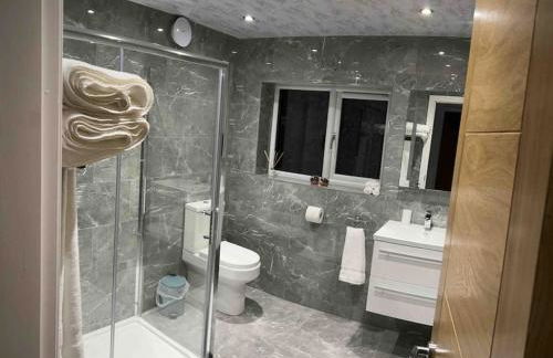 house in Heald Green village - Photo 15