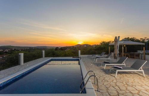 Family friendly house with a swimming pool Vrpolje, Sibenik - 25004 - Photo 13