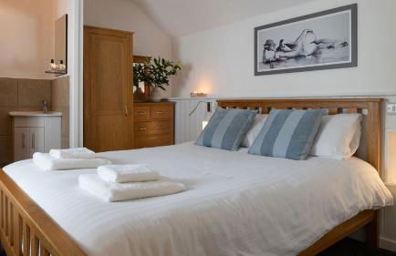 Sailors Return - Photo 33