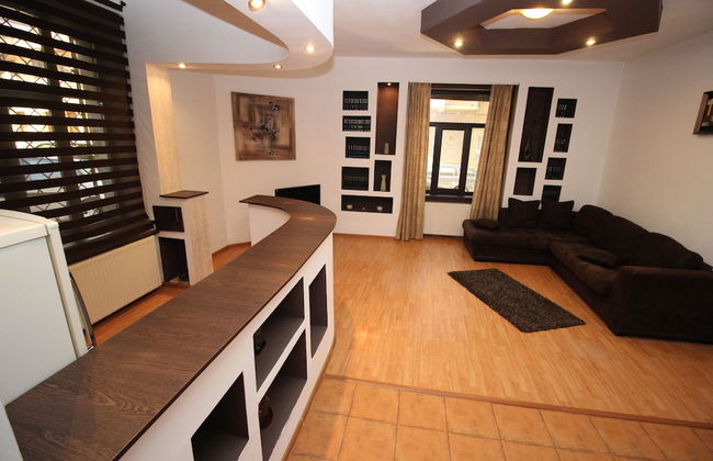 92 Residence - Photo 2