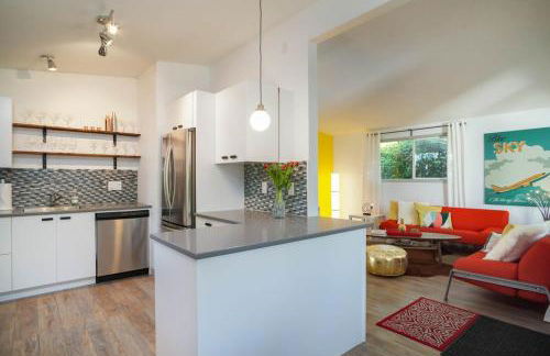 #StayinMyDistrict Modern Mid-Century Retreat - Foto 13