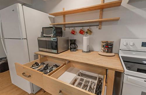 Guest House, Accessible to Downtown, & Fast WiFi! - Foto 4