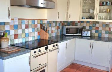 Escape to Pembrokeshire - charming spacious cottage - Foto 16
