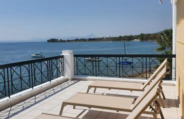 Beachfront Modern Apartment - Photo 23