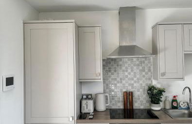 2 BR Flat - Short Lets & Serviced Accommodation Manchester with 2 Parking Spaces - Close to Hospitals - Foto 7