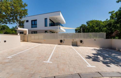 Villa Mirakul, new modern villa with swimming pool, close to the beach, children playroom, quiet area- by TRAVELER tourist agency Krk - ID 2680 - Foto 6