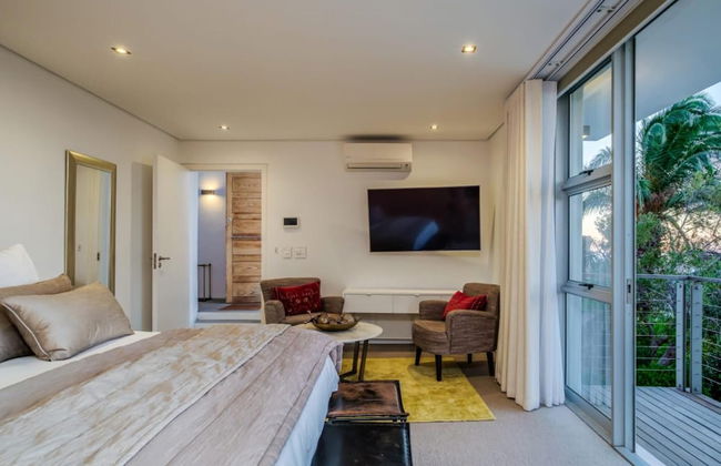 Immaculate Camps Bay Villa w Jacuzzi Views Pool Villa Grenache - Photo 22