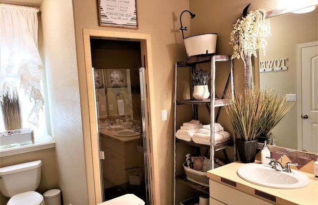 Peak Valley Manor, a Modern Farmhouse - Foto 39