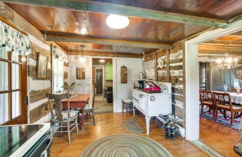 Hot Tub and Creek Views Secluded Perryville Cabin - Foto 10