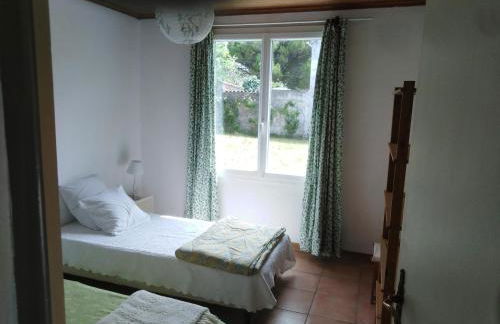 Maison oléronaise avec la plage à pied et la piste cyclable au bout du jardin - Foto 3