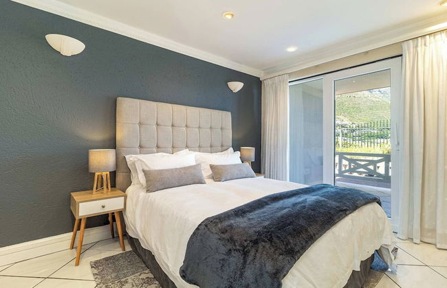 Beachfront Villa, Beach Club, Houtbay - Photo 6