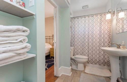 Steps to JMU & I-81 Fenced Yard Walk 2 Starbucks - Foto 22