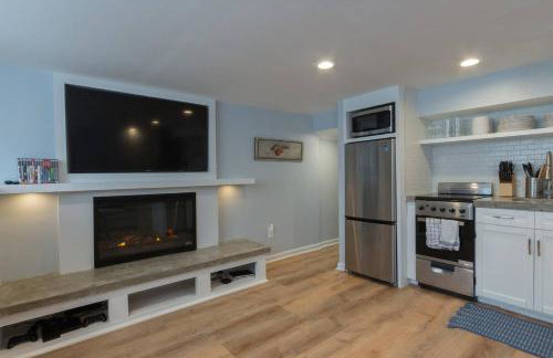 Luxury 2 bedroom apartment w/ free parking - Photo 6