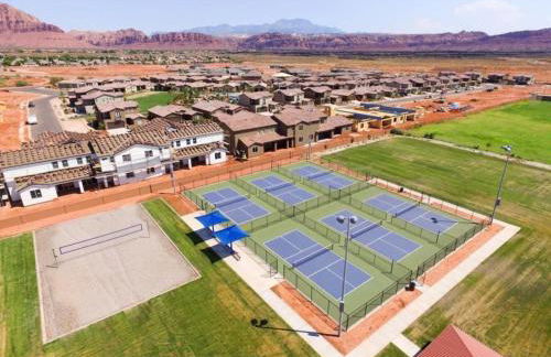 PV 110 Themed Rooms, PS4, Ping Pong, Pack n` Play, Electric Fire Place, Games, and More - Photo 38