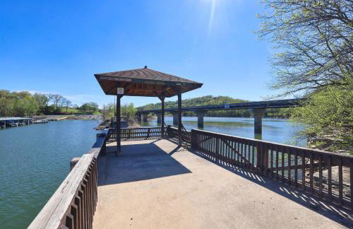 Holiday Island Escape w/ Panoramic Lake Views - Foto 38