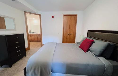 2BR Balcony Suite with Parking at The Grand Castle - Foto 16