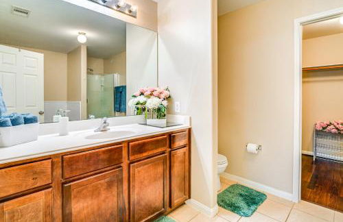 Suburban Home in Magnolia with Fenced Yard - Foto 14