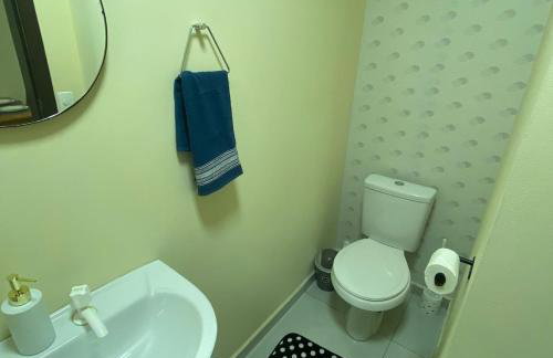 Casa completa com 2 quartos e garagem perto do aeroporto - Foto 11