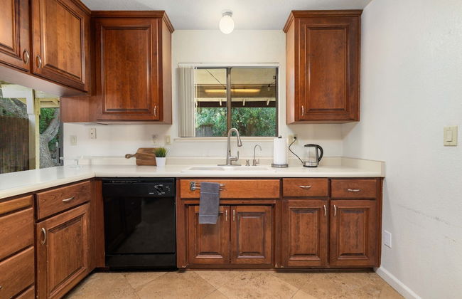 Delightful Home w Fireplace Patio Fire Pit - Foto 5