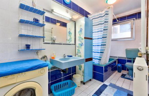 Awesome Home In Nespes - Foto 26