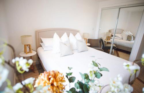 Stunning Two Bed Sea View Apartment with Pool & Gym - Foto 10