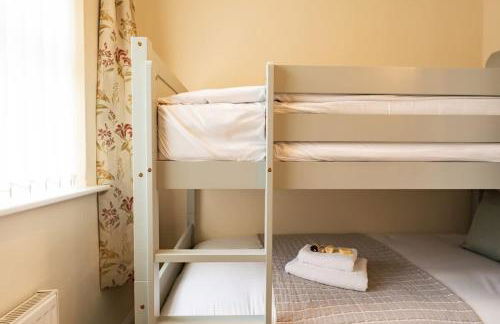 Great 3 bed Handbridge home Sleeps 6 EV Charger - Photo 22