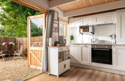 Hazel Tree Hut - Cosy Woodland Cabin with Private Hot Tub - Photo 5