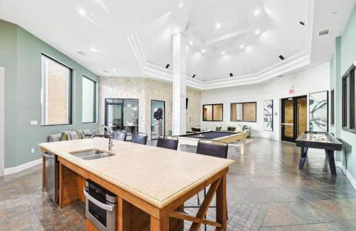 Chic and Stylish 2B near Legacy West Wi-Fi Fitness Pool 2260 - Foto 30