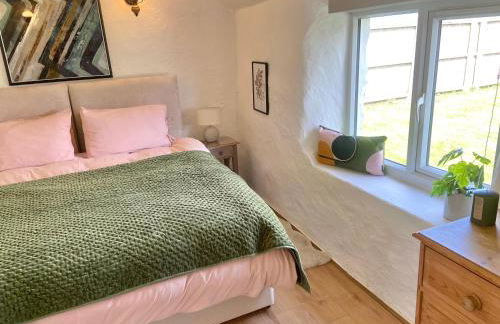 Idyllic Cornish Cottage, Superking bed, private garden dogs welcome - Photo 16