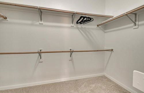 Elegant Home with Private Patio, 2 Mi to UTD Campus! - Photo 24