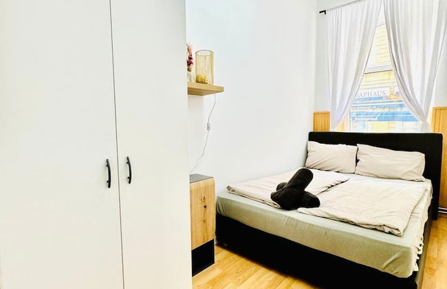 10 Economy Rooms-Shared Bath & Kitchen - Photo 38