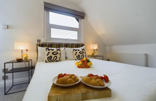 Westcliff apartment with free parking - Foto 1