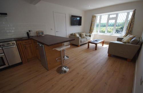 Vale View - Sleeps 6 - Pets Ok - Garden - Parking - Photo 13