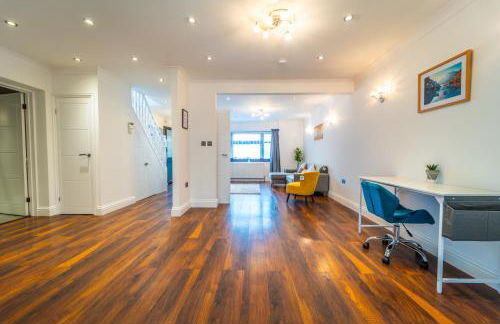 Modern Spacious 4 Bed Hayes Home with Free Parking - Foto 21