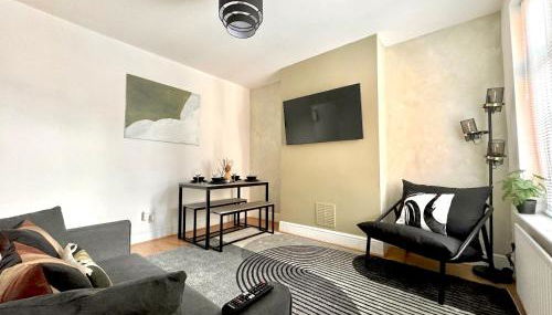 Central 4 Bed Home, FreeParking, 5TVs, Superfast WiFi - Foto 5