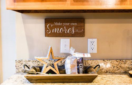 Paradise Point - 4BR Lakefront Haven Dock, Kayaks, & Cozy Firepit - Foto 42