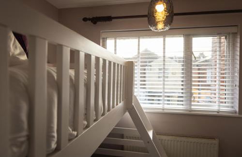 Modern 2-Bed Near Station - Ideal for Relocations & Contractors - Foto 13