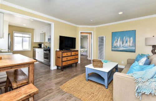 Oceanfront Back Home with View of the Sea - Photo 3